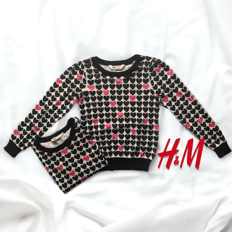 เสื้อสเวตเตอร์ แขนยาว สีดำ ลายหัวใจ เด็กผู้หญิง 8-10Y แบรนด์ H & M