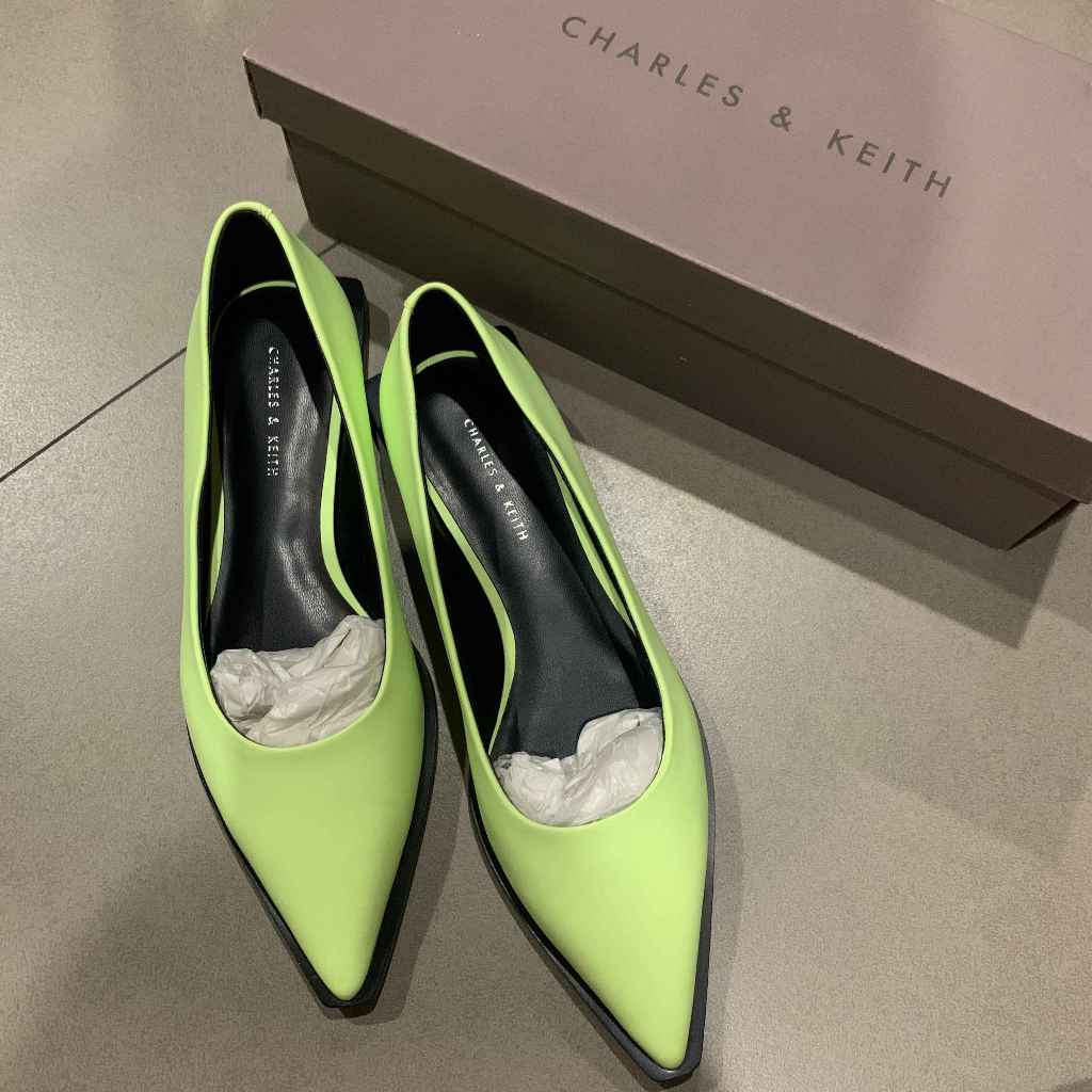 Charles & Keith รองเท้าผู็หญิง flat shoes