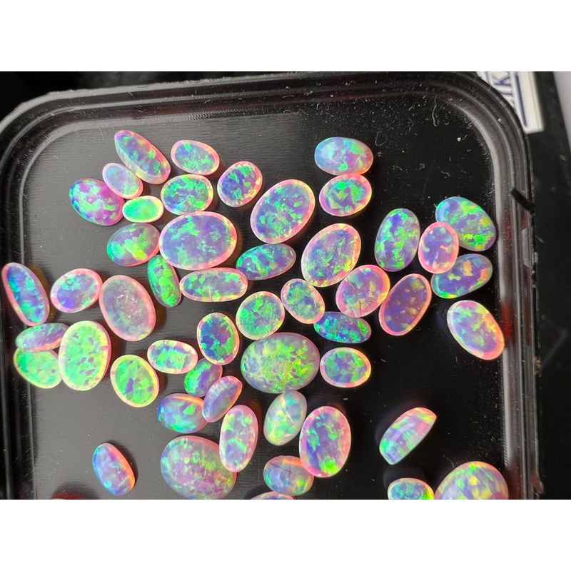 พลอยโอปอล Lab สีชมพู PINK Fire Stripe OPAL OVAL SHAPE หลังเบี้ยรูปไข่ (0.4 กะรัต) 7x5มม. (2 เม็ด) CABOCHAN CUT