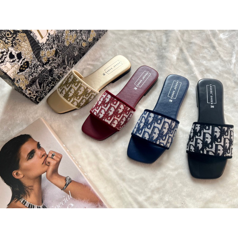 🎀Rinya shoes🎀รองเท้าแตะแบบสวมลายยอดฮิตDrสีสวยมากค่ะใส่แล้วขับเท้าสุดๆ มี4สี 36-45เลยนะคะ