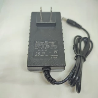 อแดปเตอร์ชาร์จแบตลิไอออน li-ion 21v 2a 5.5มมx2.5มม เต็มแล้วตัด มีไฟสถานะ