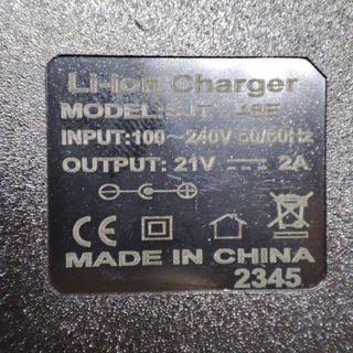 อแดปเตอร์ชาร์จแบตลิไอออน li-ion 21v 2a 5.5มมx2.5มม เต็มแล้วตัด มีไฟสถานะ