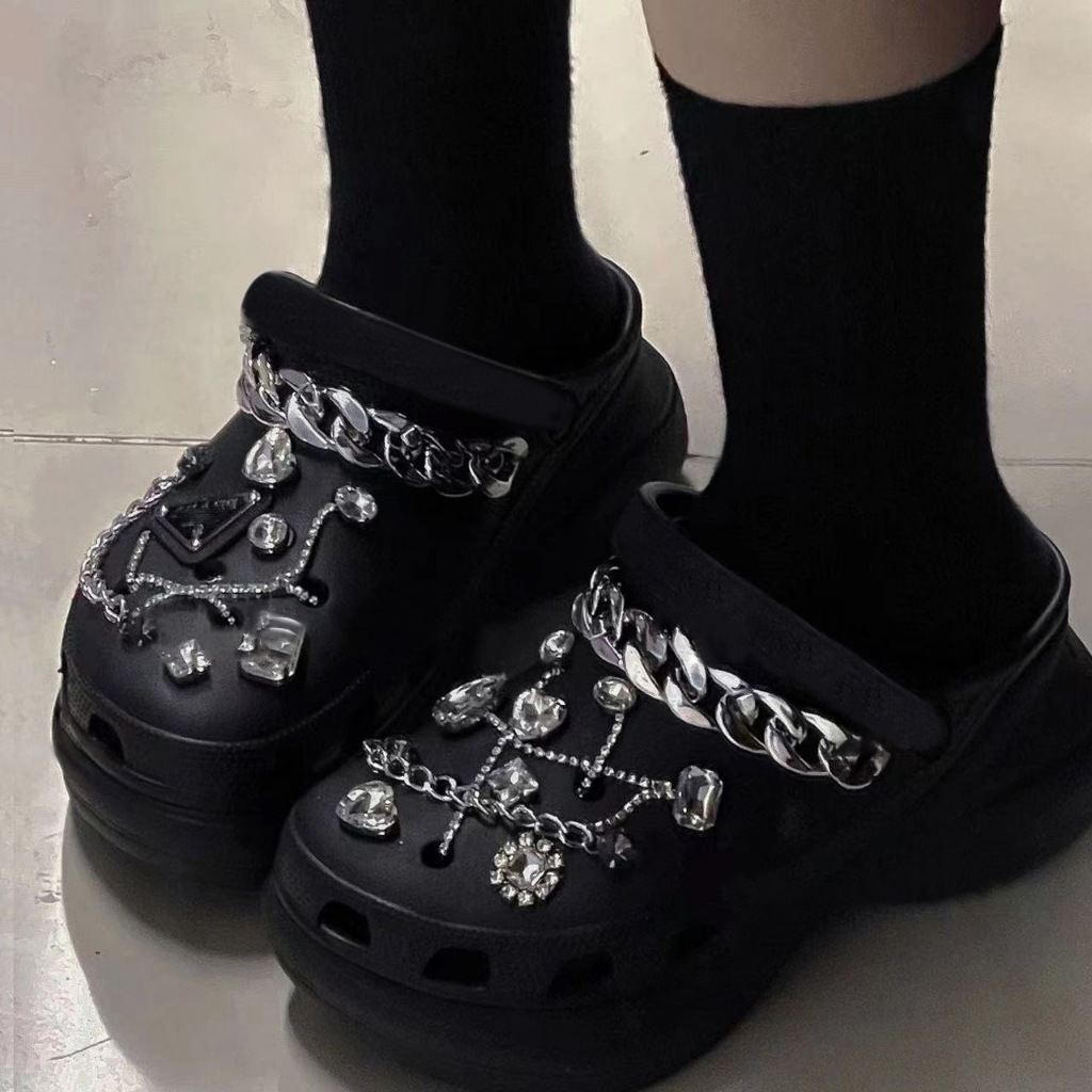 🔥จิ๊บบิทตัวติดรองเท้ามีรู รูปแบบการ์ตูน ตัวติดรองเท้า crocs DIY ตุ๊กตาติดรองเท้า ตกแต่งสวยงาม สไตล์น่ารัก