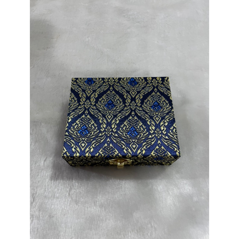 กล่องใส่พระกันกลิ้งขนาด10*12*4cm