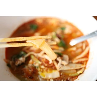 ก๋วยจั๊บอุบล สูตรเจ น้ำซุปเห็ดหอม 10 ซอง(แถมโปรตีนเกษตร)​ สำเร็จรูป