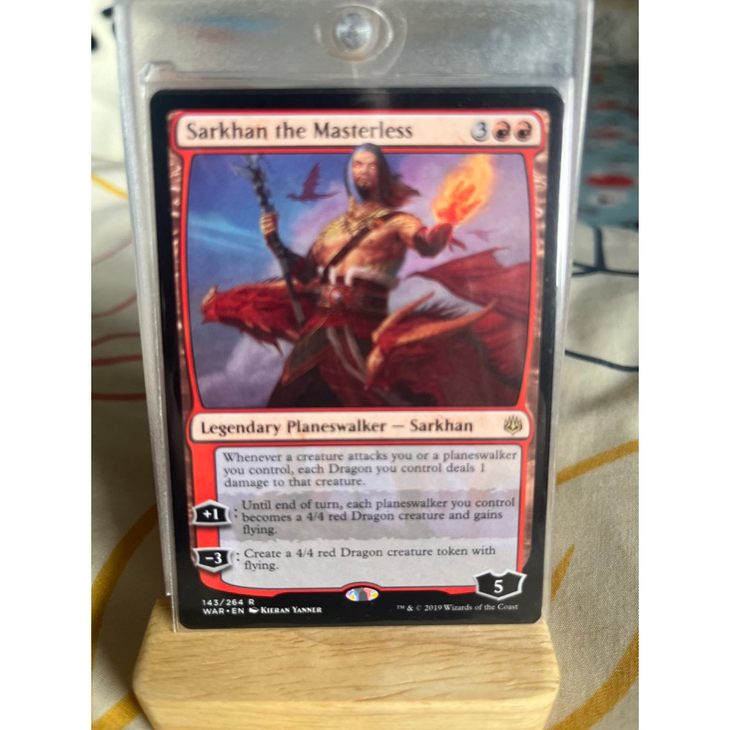 การ์ด MTG Sarkhan the Masterless Red Magic the gathering EDH รุ่น WAR สภาพ Nm