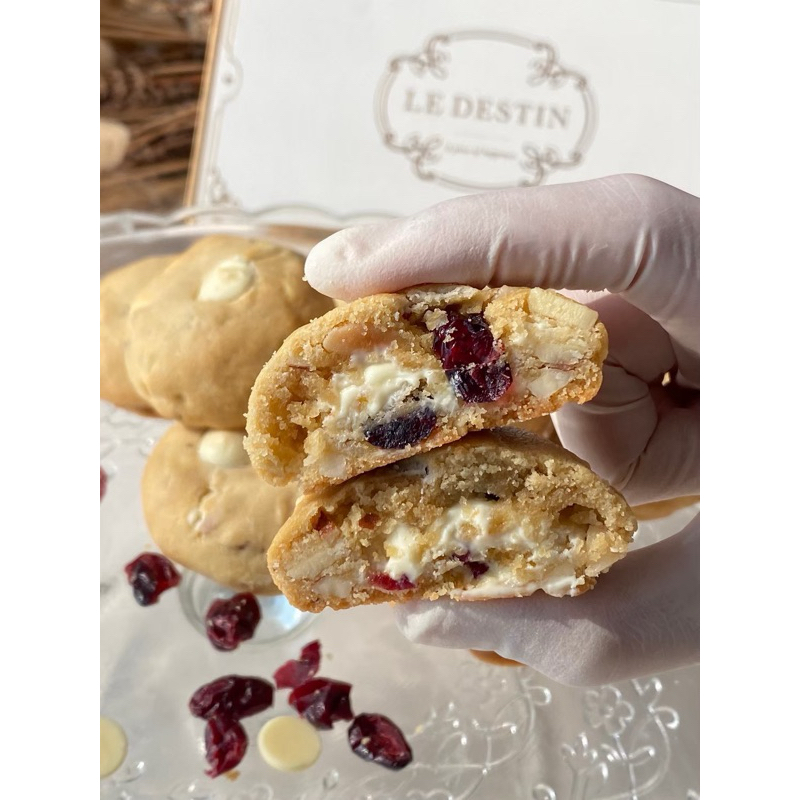 Baby White Chocolate & Cranberry 1 กล่อง มี 10 ชิ้น