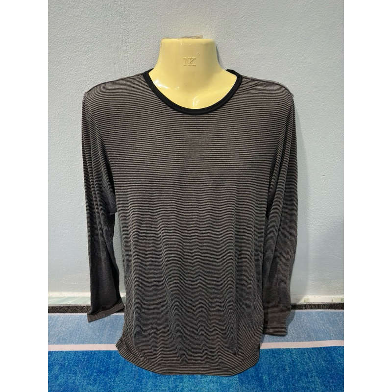 เสื้อHEATTECHผู้ชาย แบรนด์Uniqloแท้100% มือ2สภาพดี ใส่กันหนาวติดลบ อบอุ่นร่างกาย ผ้าโพลีเอสเตอร์ ผ้า