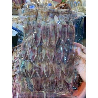 หมึกแพเรือไดร์ จากบ้านเพระยอง ทางร้าน(ทำเอง)นะคะ สินค้าคุณภาพ ไม่มีสารเคมีแช่ใดๆ เค็มน้อย อร่อยฮิ