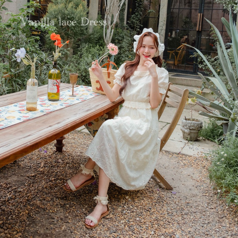 on.december25 ชุดเดรส Vanilla lace dress