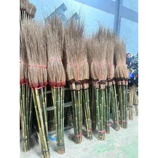 ไม้กวาดทางมะพร้าวยาว ไม่ตัดปลาย ทาชันเหนียวเเน่น ด้ามยาว 120 ซม เเข็งเเรง ทนทาน