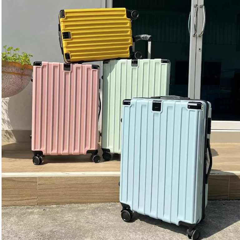 กระเป๋าเดินทางมีให้เลือก 4 สี รวมถึงรุ่นซิปล็อคแบบรหัส