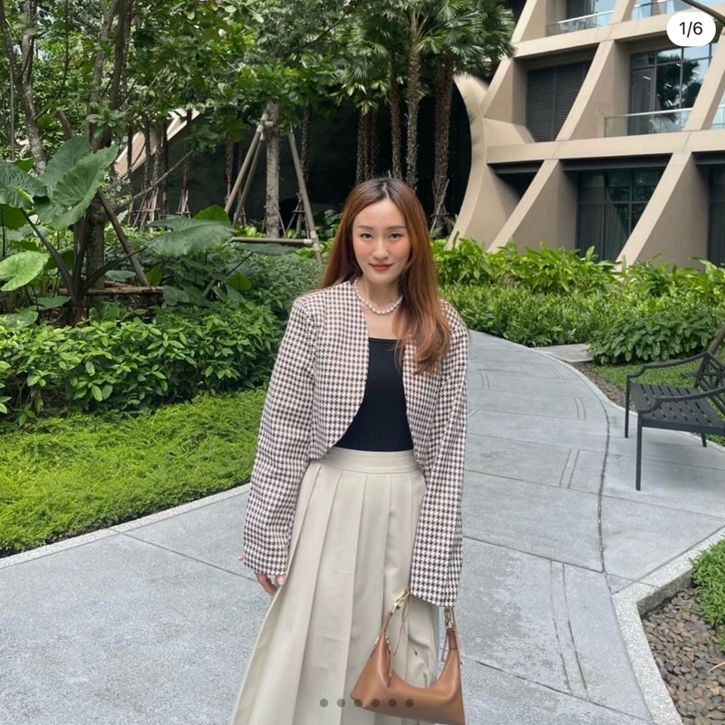 Used once crop blazer from #knockknockth freesize