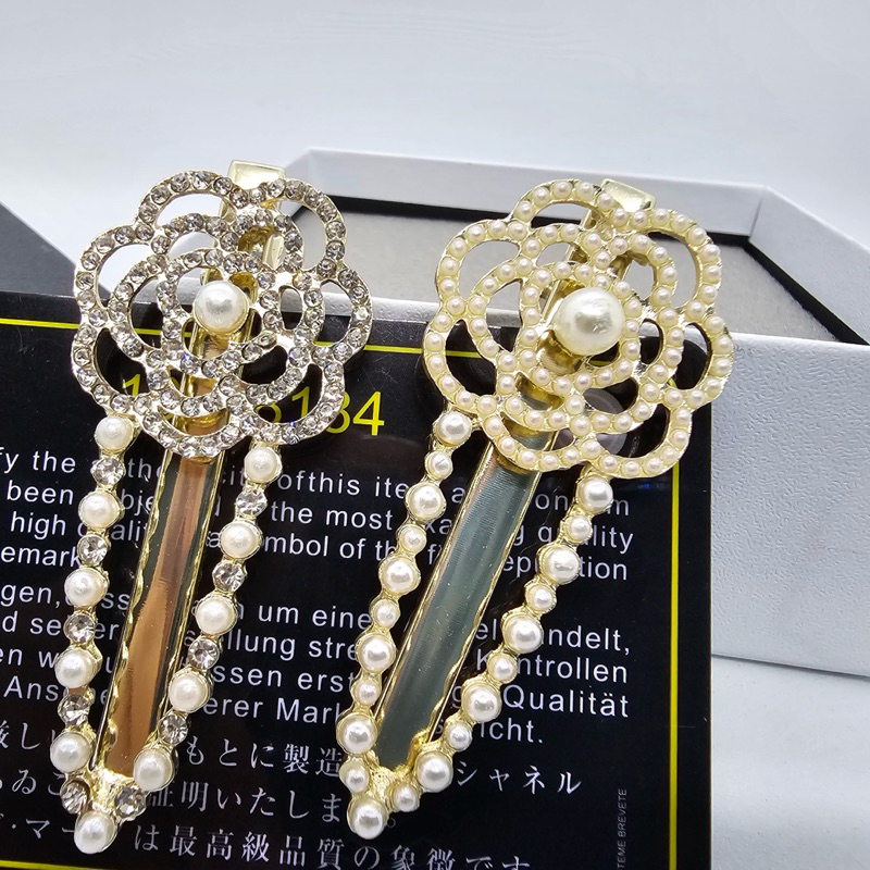 กิ๊บหนีบผม ลายดอกคามิเลีย งานสวยมีให้เลือกสองแบบ เพชร-ไข่มุก พร้อมส่ง ตัวหนีบ ไม่หนักหัว สไตล์เกาหลี
