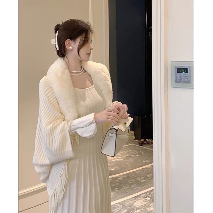 Beiiew Cardigan เสื้อสไตล์ผ้าคลุมไหล่ ผ้าถัก ประดับขนเฟอร์ ดูหรู ดูแพงมากค่าใส่เป็นพรอบ ใส่คลุมก้นหนาวได้เลยค่า