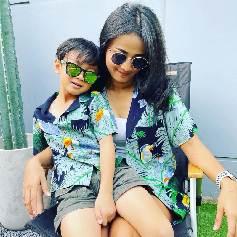 ROAMING HR08 เสื้อฮาวาย ผ้าเรยอนญี่ปุ่น เสื้อครอบครัว Rayon Hawaiian Shirts (นกเงือกเขียว)