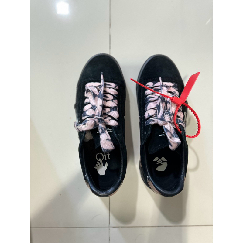 รองเท้าoff-whiteแท้100%