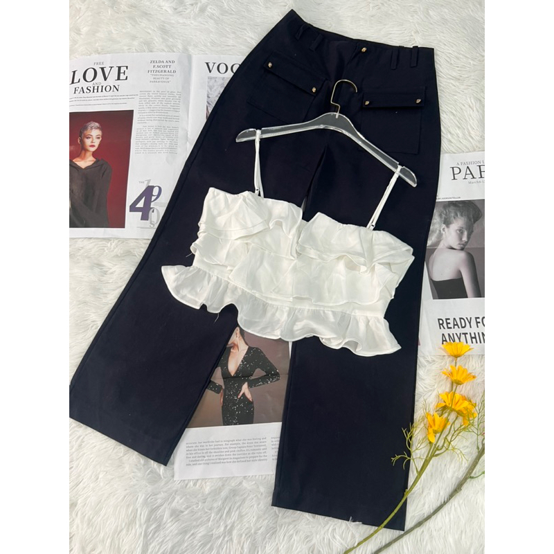 ชุดเซทสายเดี่ยวสีขายระบายหน้า +กางเกงขายาวสีกรมทรงกระบอก ป้าย vallay girl ไซส์ m