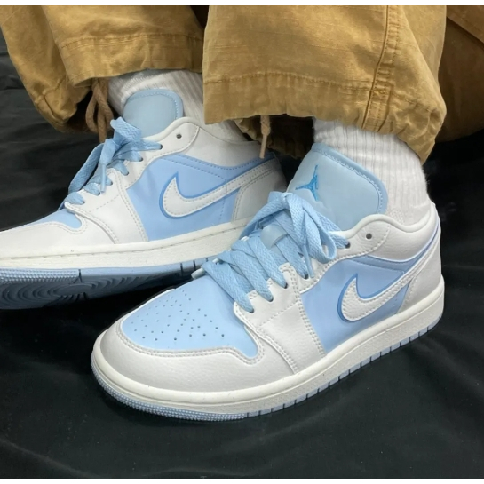 (ของแท้ 100%) Nike Air Jordan 1 Low Ice Blue blue and white color