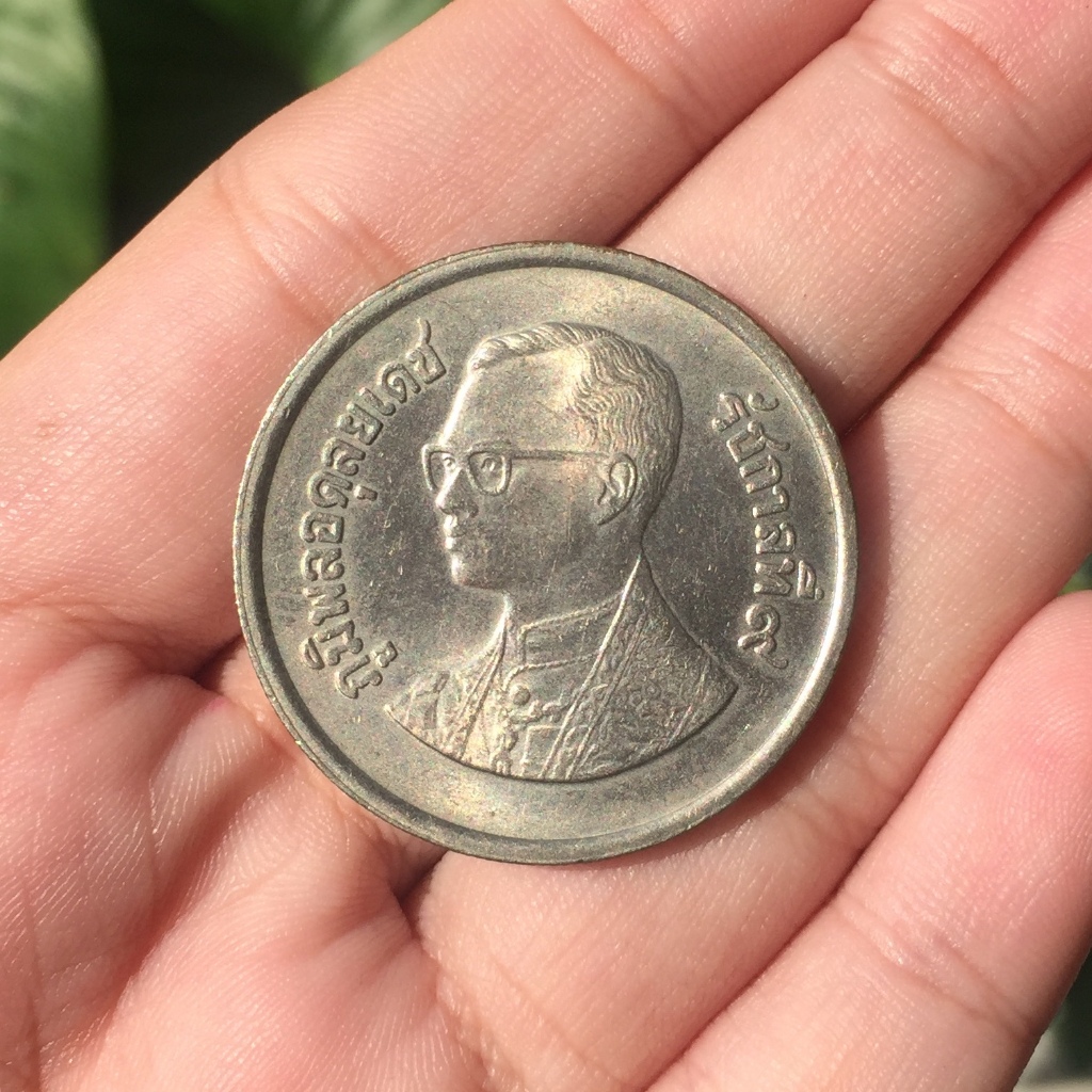 เหรียญ 5 บาท ครุฑตรง 2525 (โค๊ดปี 28) ไม่ผ่านใช้