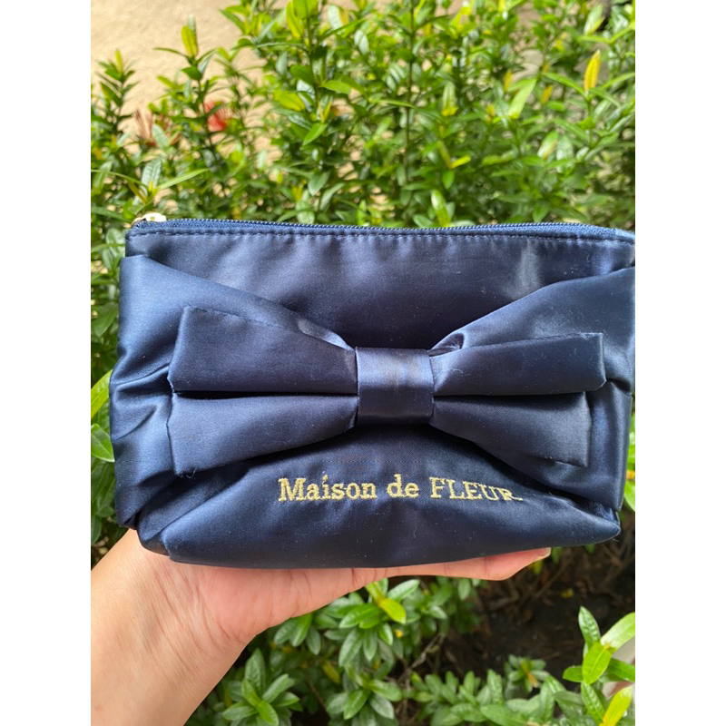 Maison de Fleur *มีรอยเปื้อนจางๆ* Satin Ribbon Cosmetic Bag มือสอง ของแท้ กระเป๋าใส่เครื่องสำอาง
