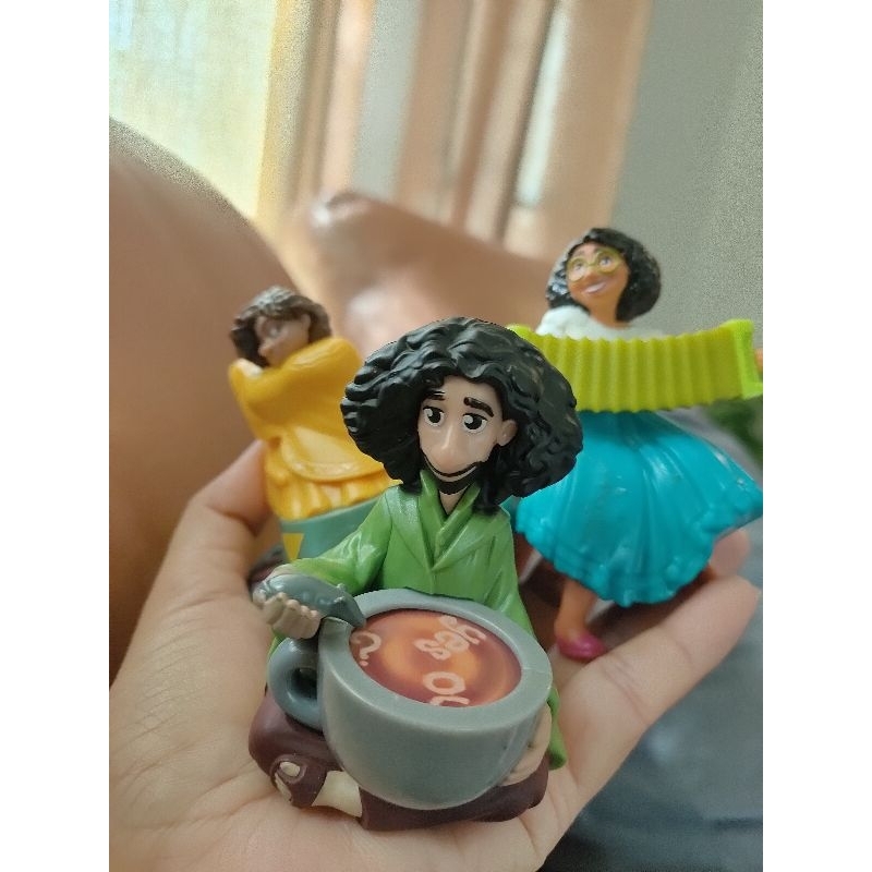 โมเดล encanto disney มือ2