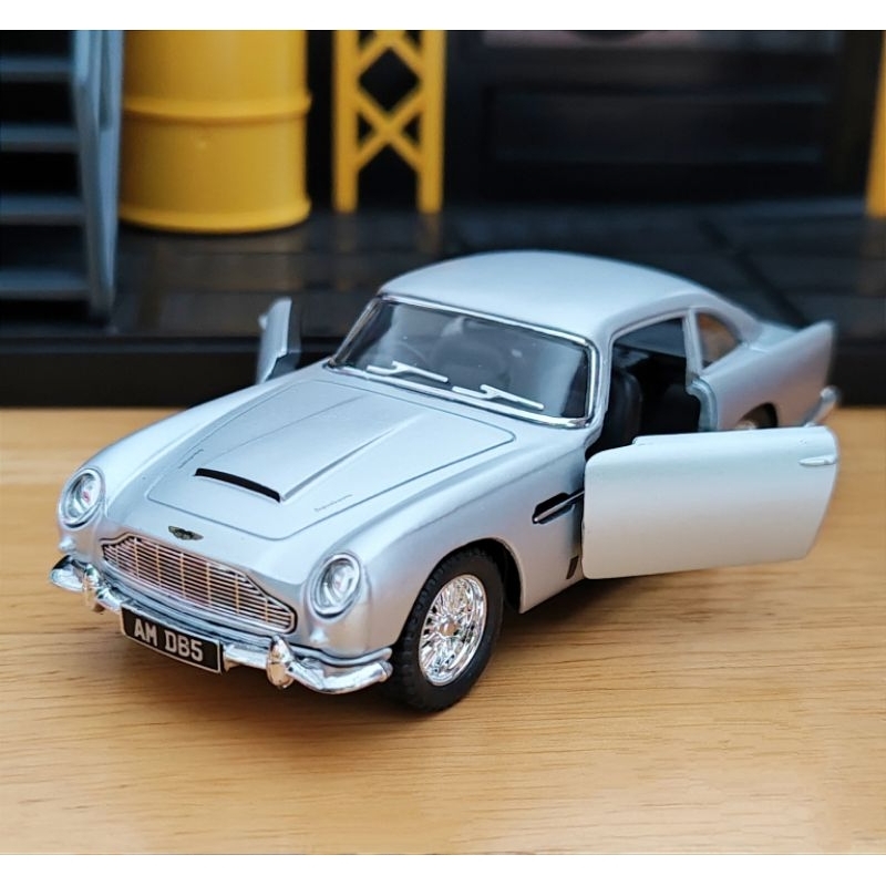 โมเดลรถเหล็ก 1963 Aston Martin BD5 Scale 1:38 รถโบราณ ประตูเปิดได้