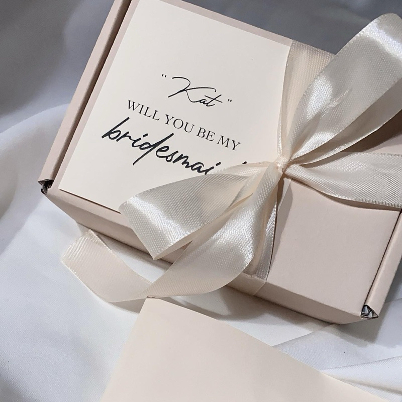 BoxSet: S 🎀 เซ็ตของขวัญเพื่อนเจ้าสาว กิ๊บติดชื่อพร้อมกล่องของขวัญและการ์ด💘