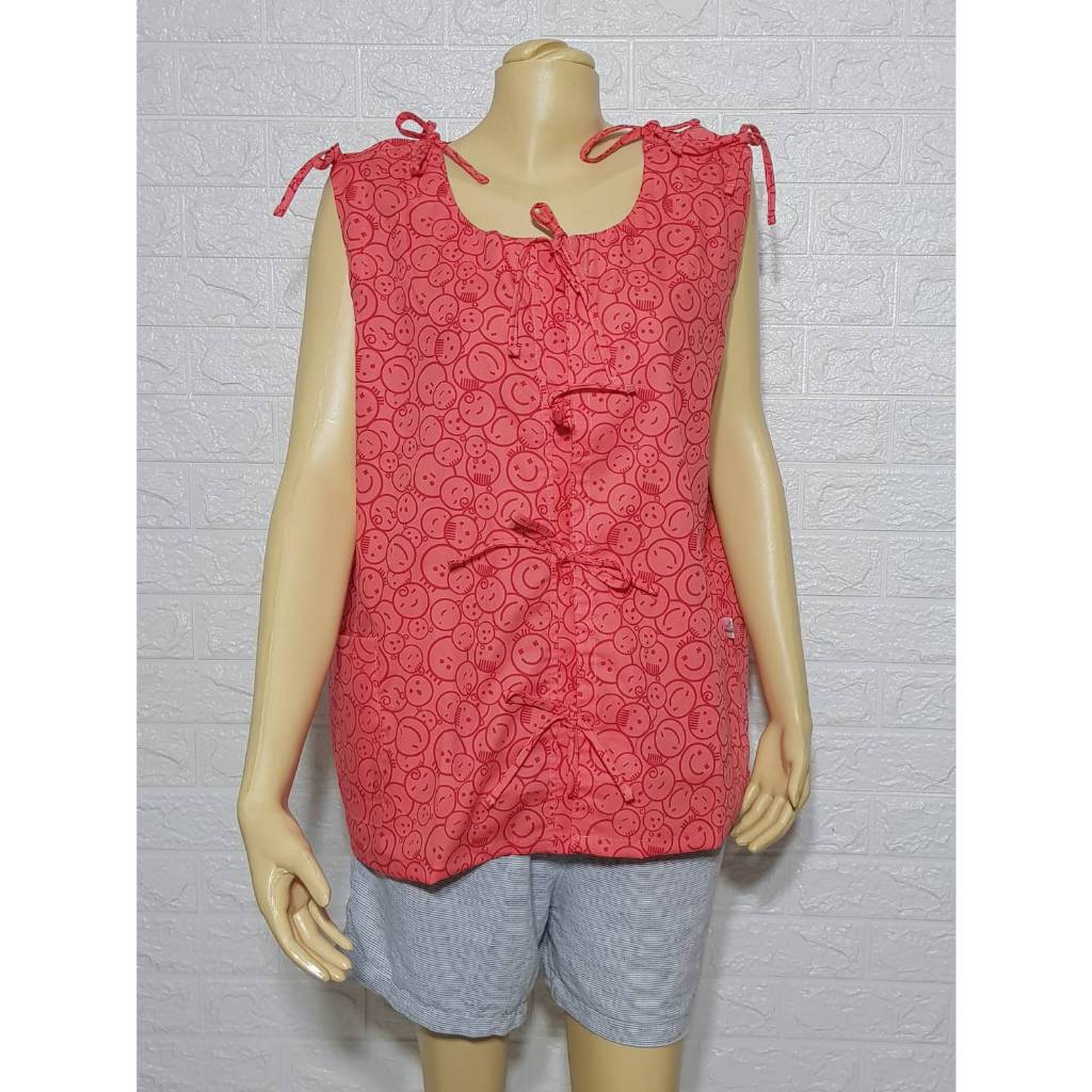 * ไม่มีแขน *เสื้อผู้ป่วยผูกข้างหน้าและผูกไหล่ทั้งสองข้าง มีกระเป๋า Size 42- 54 นิ้ว S-XXXL