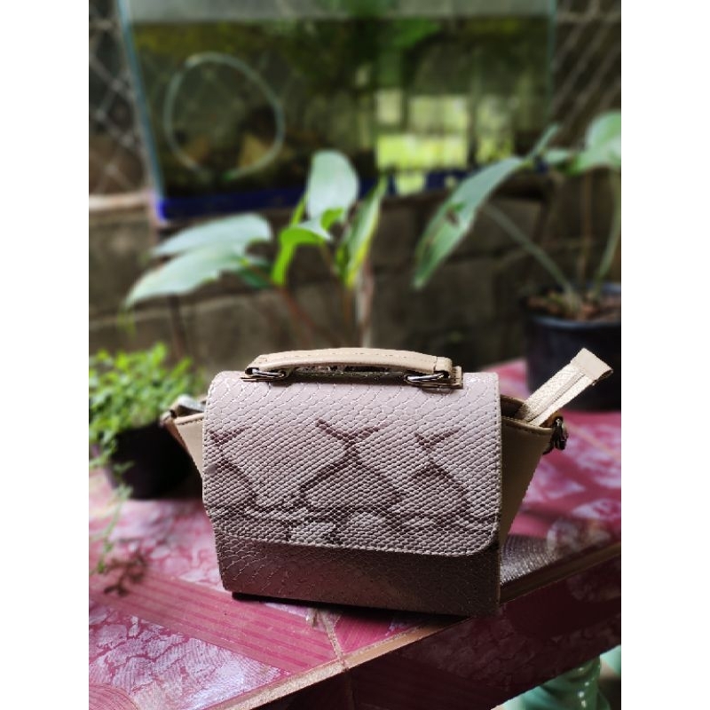 กระเป๋าสะพาย แบรนด์ KOBO by.Udomagg ขอส่งต่อ มือ2 ไม่ผ่านการใช้งาน