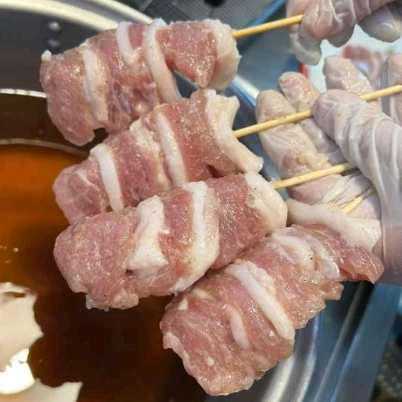หมูทอดเสียบไ้ม้ 5บาท และหมูทอดเสียบไม้ 10บาท