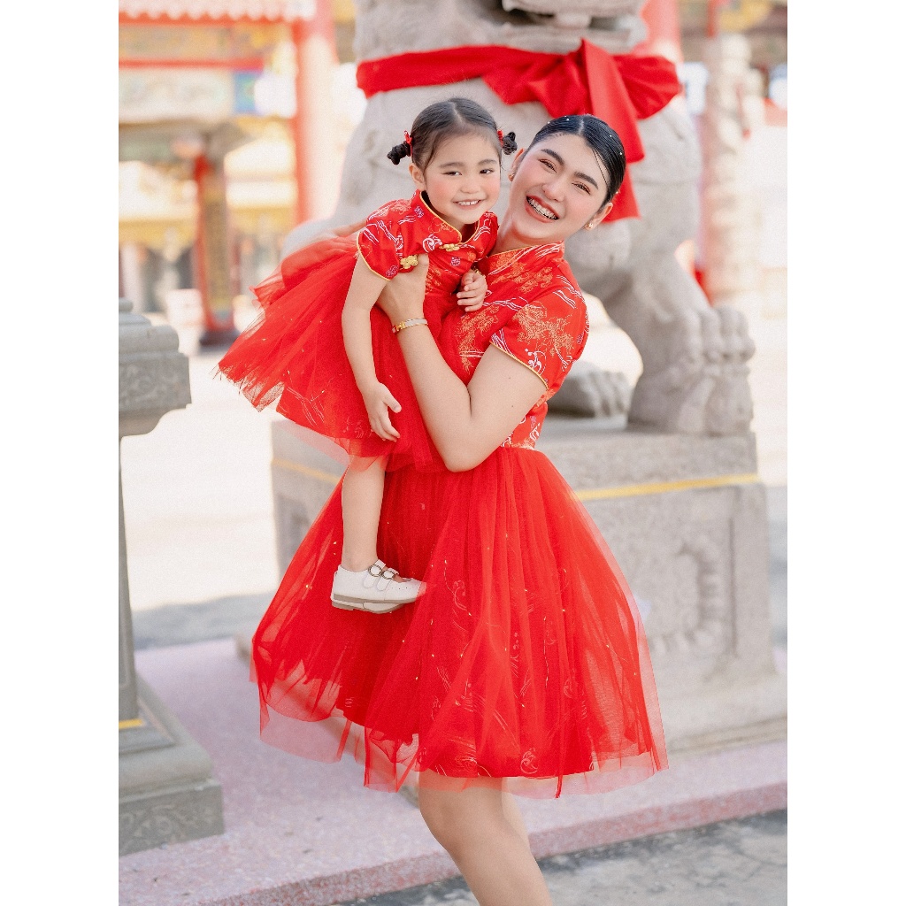 ชุดจีน แม่ลูก ลายมังกร สีแดง เดรสคอจีน เสื้อคอจีน เดรสน่ารัก ชุดครอบครัว Shanghai