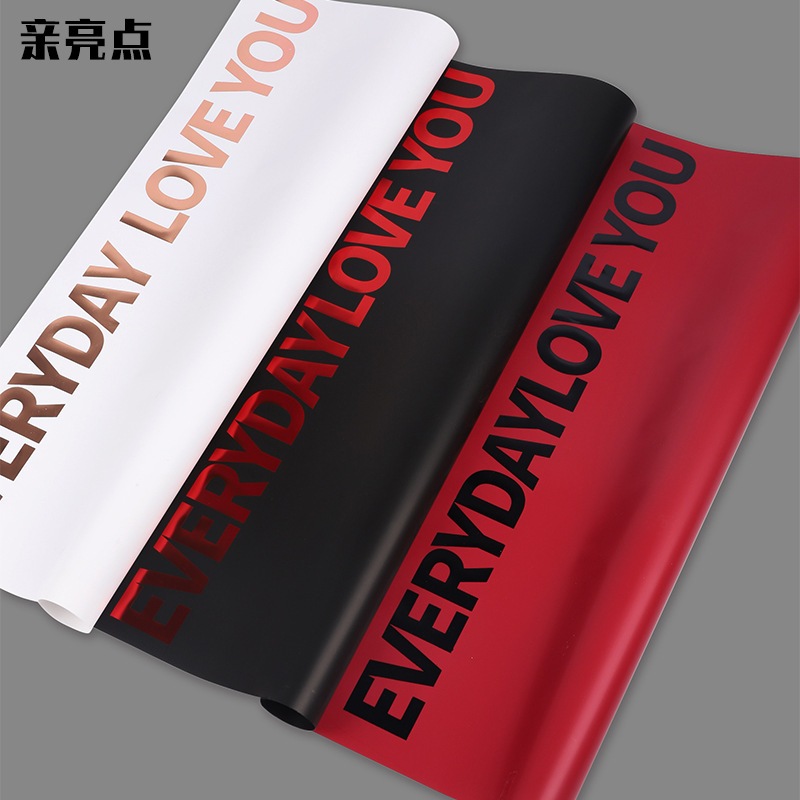 10 แผ่น กระดาษห่อช่อดอกไม้ ลาย EVERYDAY LOVE YOU พิมพ์เงา กันน้ำได้ ใช้ได้ทั้งดอกไม้สดและดอกไม้ประดิษฐ์