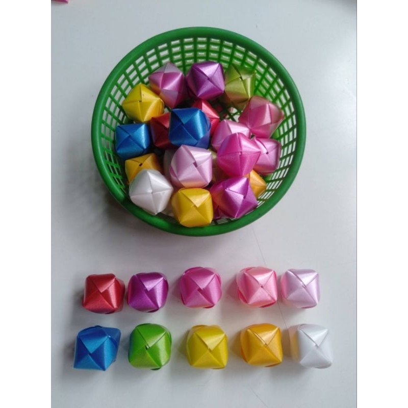 เหรียญโปรยทาน ลายลูกเต๋า (ใส่เหรียญแล้ว) 1 ชุดได้ 50 ชิ้น