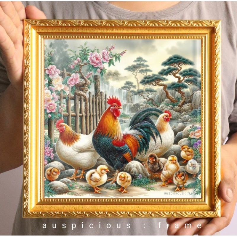 กรอบรูป ไก่แจ้ ครอบครัวไก่แจ้มงคล ความสมบูรณ์ให้กับครอบครัว ด้านความรัก รักมั่นคงและยืนนาน กรอบขนาด 28x28 เซนติเมตรAF1K1