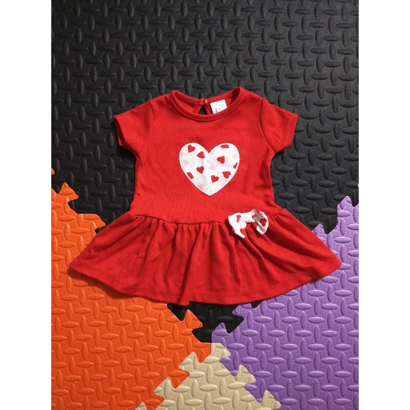 มือ2 ส่งต่อ เสื้อเดรสเด็กมือสอง ชุดเด็กสีแดง งานป้าย BNO ไซส์6M