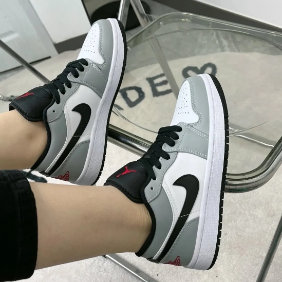 (ของแท้ 100%) Nike  Air Jordan1 Light Smoke Grey 小Dior Basketball shoe ash