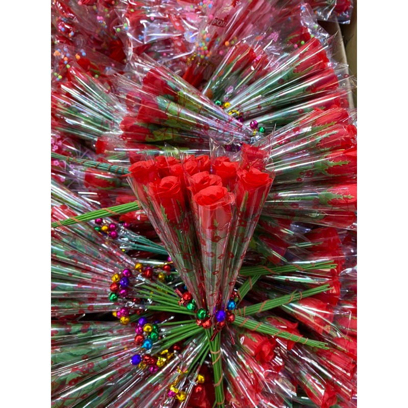 กุหลาบเล็ก วาเลนไทน์ ห่อกระดาษแล้ว ซื้อแจกเพื่อนๆ ในชั้นเรียน ออฟฟิศ ในวันวาเลน์ไทน์ หรือใช้งานปัจฉิม ปัจฉิมนิเทศ