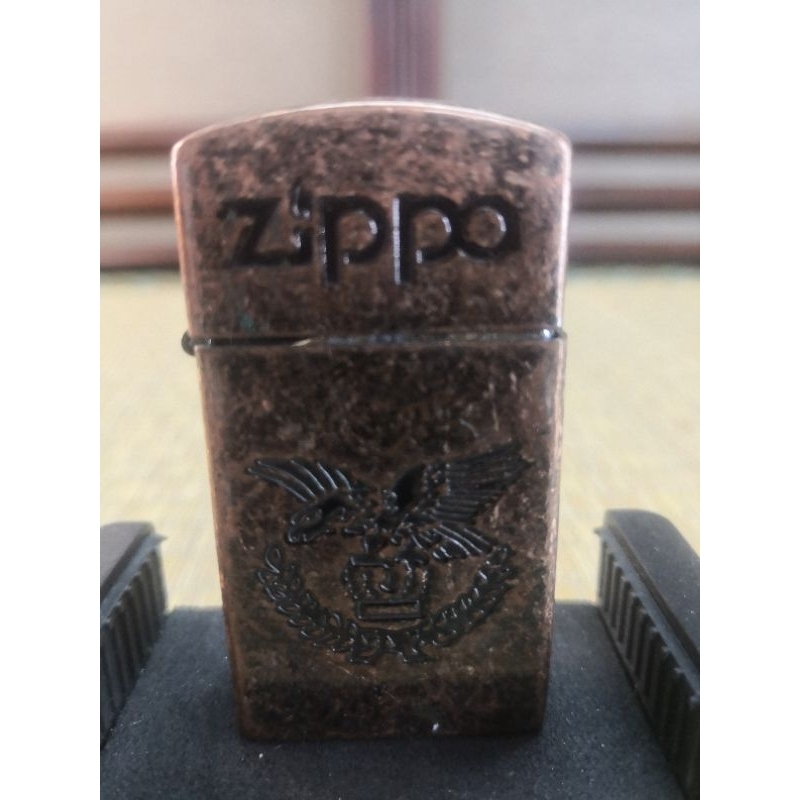 ไฟแช็ก​ Zippo made in USA​ มือสอง​ สีทองแดง​ สภาพดี​ ยังไม่ลองใช้​ แต่น่าจะใช้ได้​ เพียงเต็มน้ำมันก็