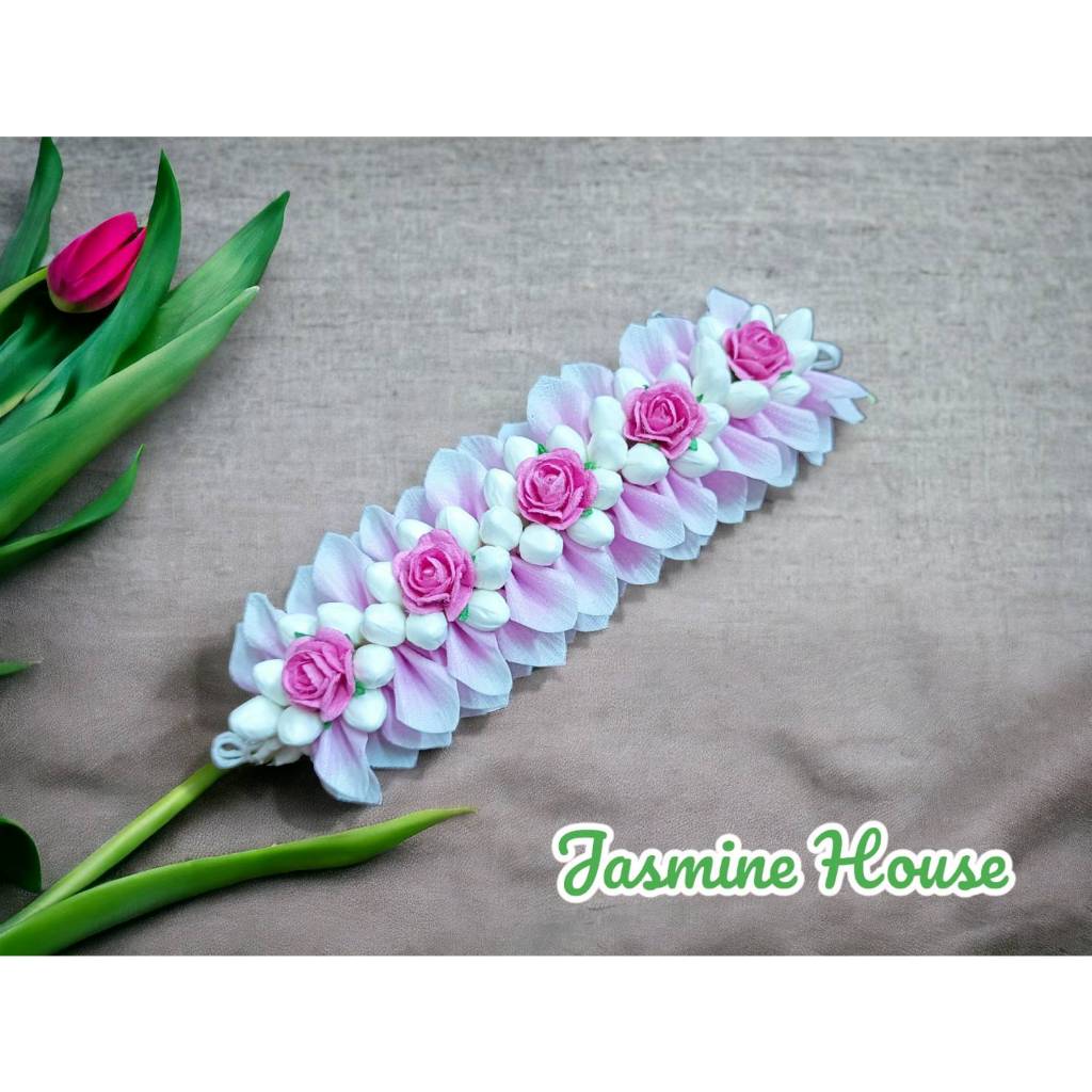 (พร้อมส่ง) มาลัยแบนติดผมสีชมพูเพ้นท์กลีบ ยกดอกกุหลาบชมพู