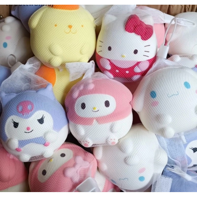 SANRIO ของเล่นบีบสโนว์บอล สโนว์บอลน้ําแข็ง บีบคลายเครียด น่ารัก ของขวัญวันเกิด บรรจุถุงตาข่าย