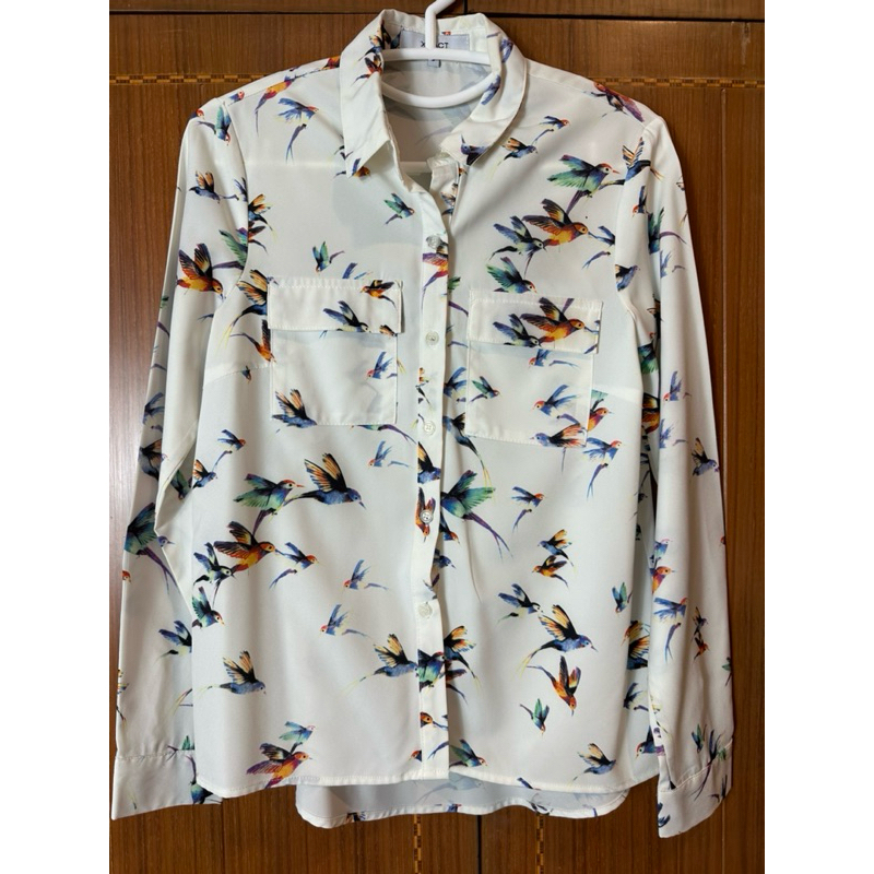 ส่งต่อ เสื้อเชิ้ต Xact ลายนก พื้นขาว ไซส์ s