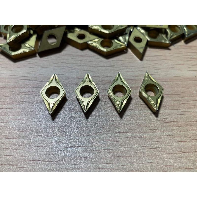 เม็ดกลึง D11 (r04) สีทอง ร่องรอบ คายเศษ ตัดเศษได้ดี ตัวแกร่ง กลึงทนๆ (ขายเป็นเม็ด)