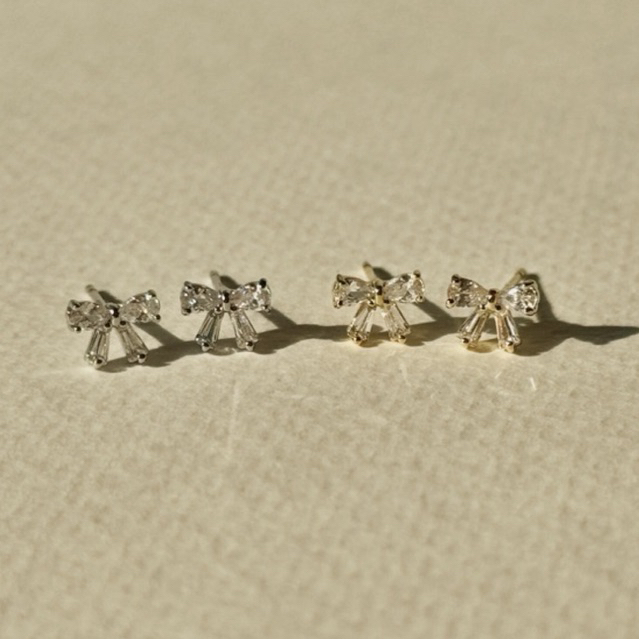 Pico Bow Earrings ต่างหูโบว์เพชร ต่างหูเพชร | @trophies.co