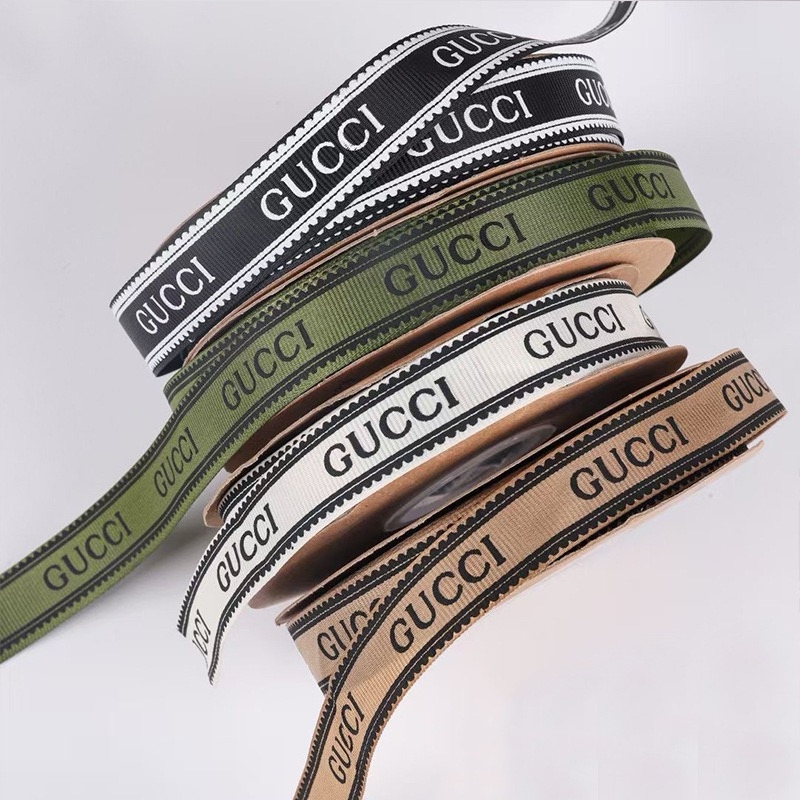 ริบบิ้นผ้า GUCCI  ขนาดหน้ากว้าง2 ซม ยาว40 หลาครับ พร้อมส่งจากไทยครับ