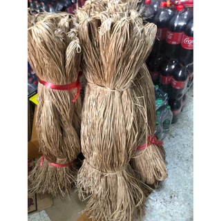**ส่งฟรี**เชือกกล้วย เชือกมัดไก่ย่าง เชือกมัดข้าวต้มมัด เชือกมัดบ๊ะจ่าง(280-330กรัม)