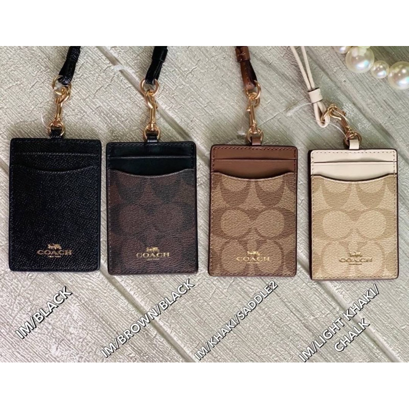 พร้อมส่ง Coach Id Lanyard สายคล้องคอป้ายห้อยใส่บัตร Size : 2 3/4" (L) x 4" (H)