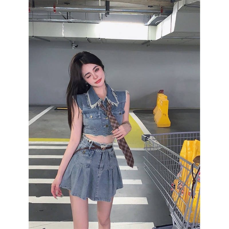 ชุดเซทยีนส์ เสื้อครอปแขนสั้น+กระโปรงยีนส์สั้น เอวสูง แต่งจีบ ขอบขาดลุ้ย สไตล์เกาหลี 9020