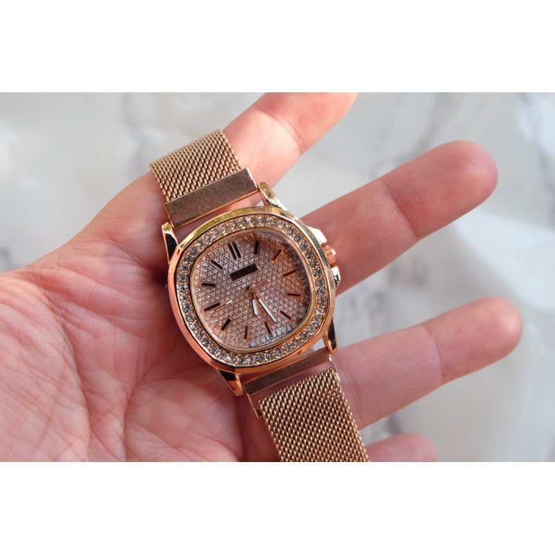 Geneva สไตล์ปาเต๊ะ สายแม่เหล็ก และสายแสตนเลส พร้อมส่ง