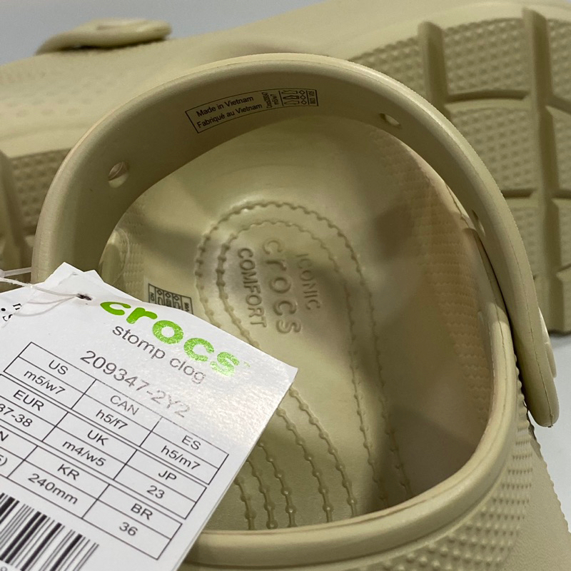 CROCS Stomp Clog รองเท้าลำลองผู้ใหญ่ 209347-2Y2 พร้อมส่งในไทย